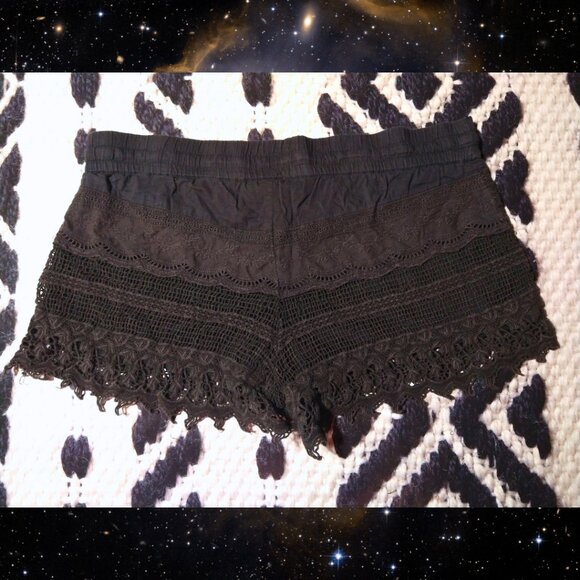 No Boundaries Crochet Shorts - Picture 2 of 6